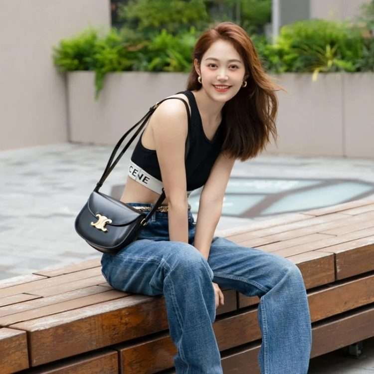 Premium sense Triumph saddle bag 2024 new leather women's bag single shoulder crossbody small square bag lock buckle half round bag - Image 4
