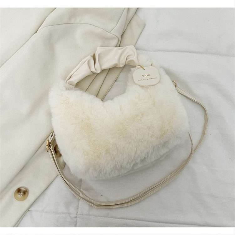 Premium sense of autumn and winter new plush crossbody bag versatile foreign-style commuter furry high value niche high-capacity female - Image 3