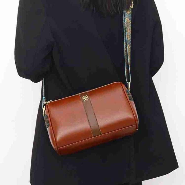 New fashion retro oil waxed leather shoulder bag versatile leisure crossbody pillow bag - Image 4